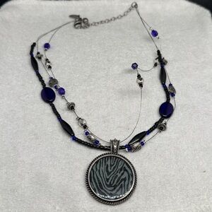 Elegant Silver and Blue Pendant Necklace